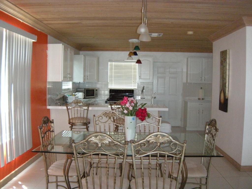 Sapphire Garden Townhouses George Town Room photo